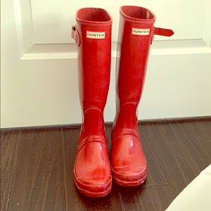 Women’s red hunter rain boots size 7